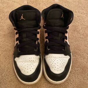 Kids AJ 1’s black/white/pink